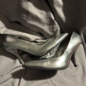 Silver pumps